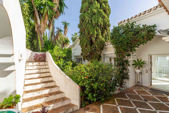 Image No.9-5 Bed Villa for sale