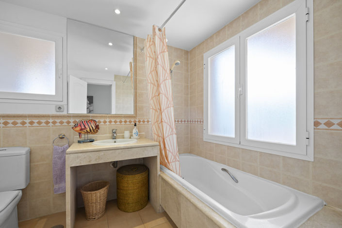 Image No.19-4 Bed Apartment for sale