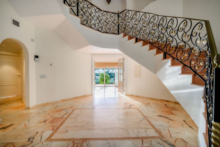 Image No.10-6 Bed Villa for sale