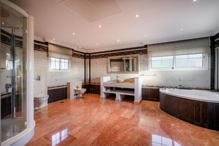 Image No.13-6 Bed Villa for sale