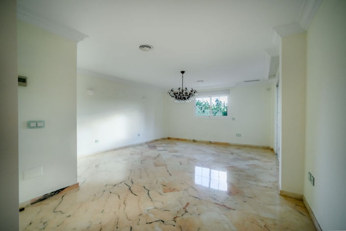 Image No.16-6 Bed Villa for sale