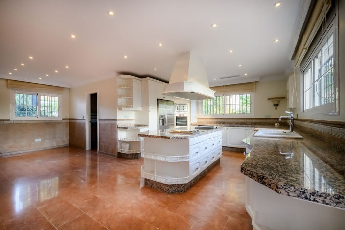 Image No.9-6 Bed Villa for sale