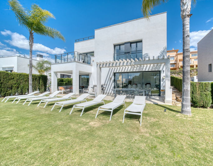 Image No.1-Villa de 4 chambres à vendre à Estepona