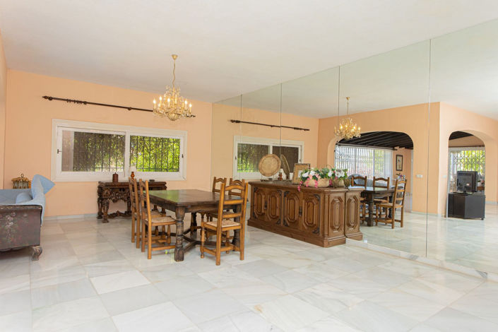 Image No.4-Villa de 8 chambres à vendre à Nueva Andalucia