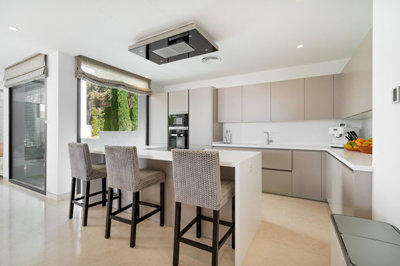 12-53013098fcab6c38b1379cd33298e050