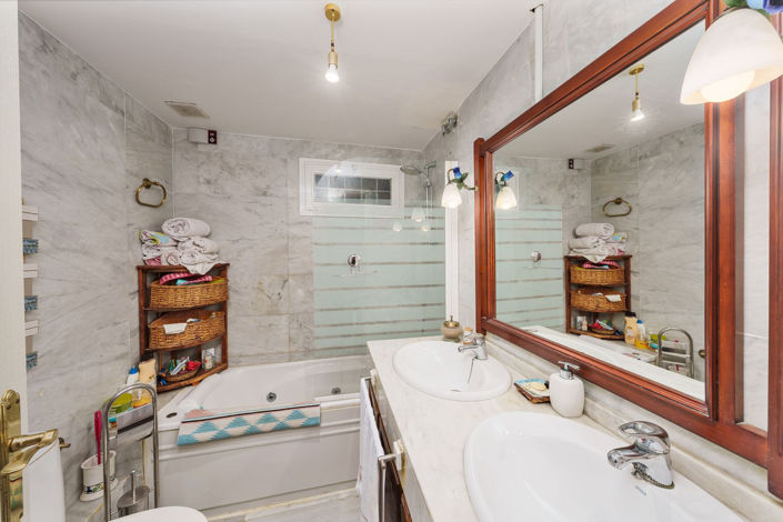 Image No.20-3 Bed Townhouse for sale