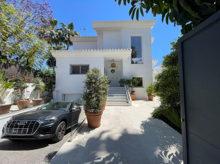 Image No.1-5 Bed Townhouse for sale