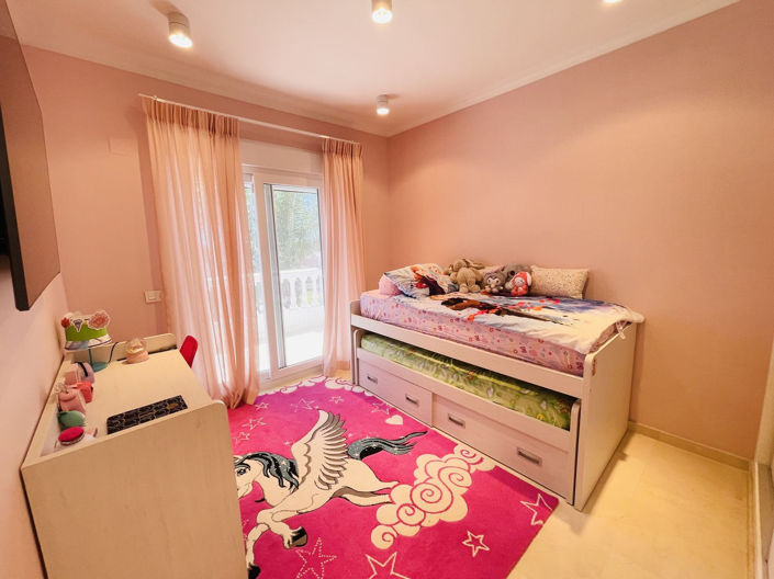 Image No.19-5 Bed Townhouse for sale