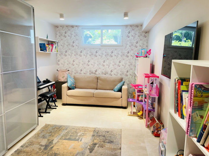 Image No.30-5 Bed Townhouse for sale