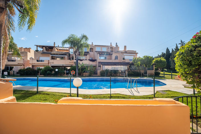 Image No.1-4 Bed Townhouse for sale