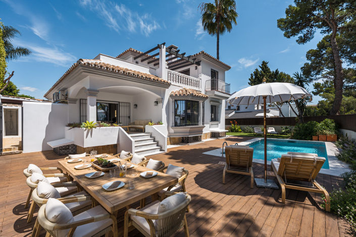 Image No.1-6 Bed Villa for sale