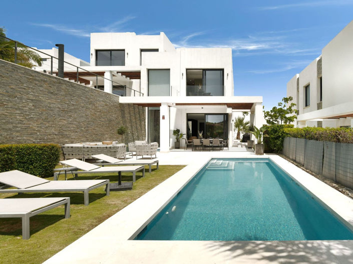 Image No.1-5 Bed Townhouse for sale