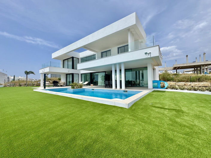 Image No.1-6 Bed Villa for sale