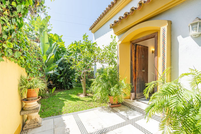 Image No.1-6 Bed Villa for sale