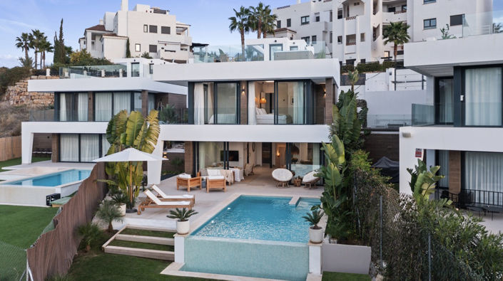 Image No.1-Villa de 6 chambres à vendre à Estepona