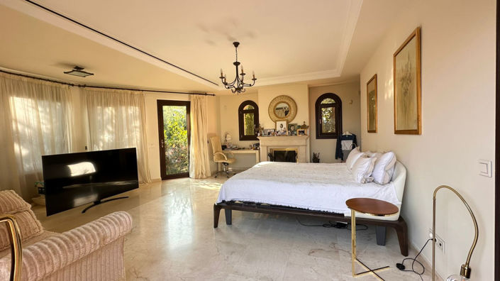Image No.9-6 Bed Villa for sale