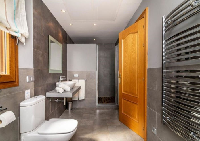 Image No.37-5 Bed Villa for sale