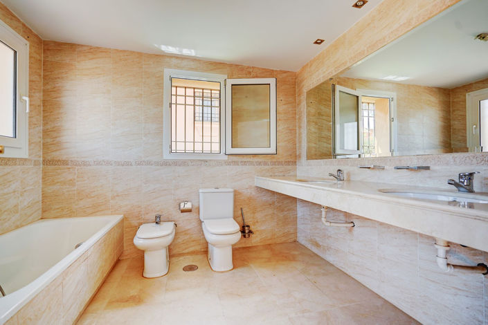 Image No.10-3 Bed Townhouse for sale