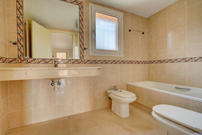 Image No.15-3 Bed Townhouse for sale