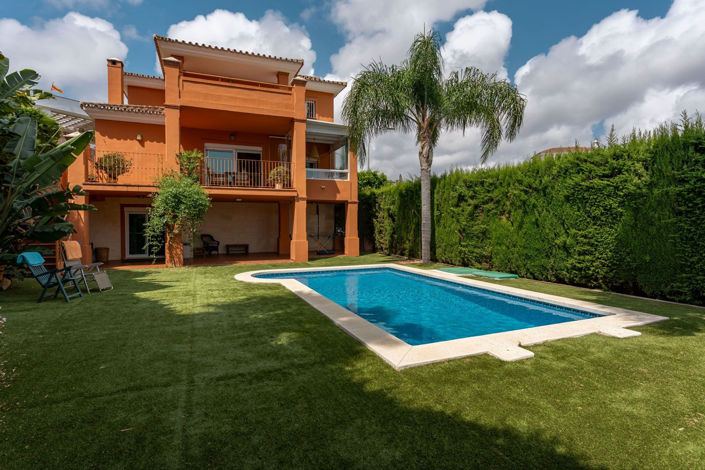 Image No.1-3 Bed Villa for sale