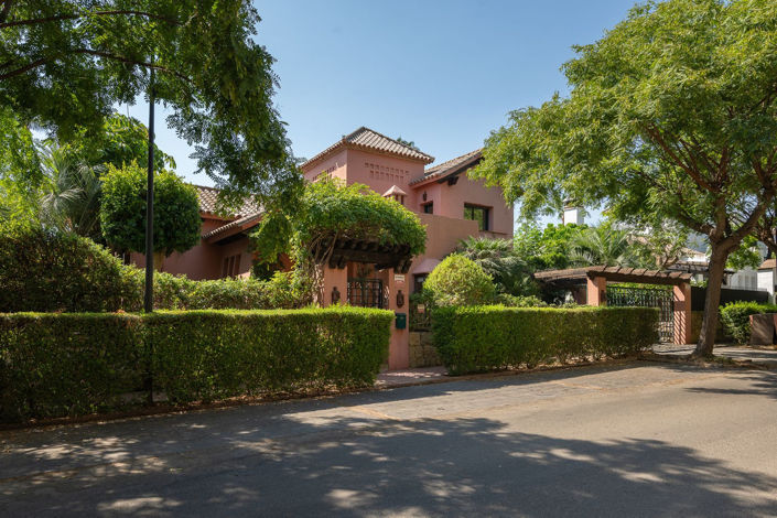 Image No.1-4 Bed Villa for sale