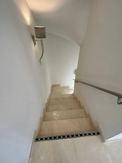 Image No.34-5 Bed Villa for sale