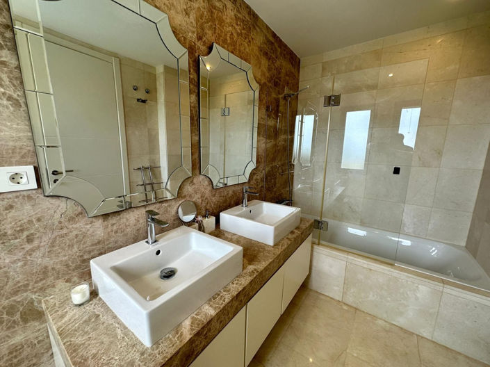 Image No.37-5 Bed Villa for sale