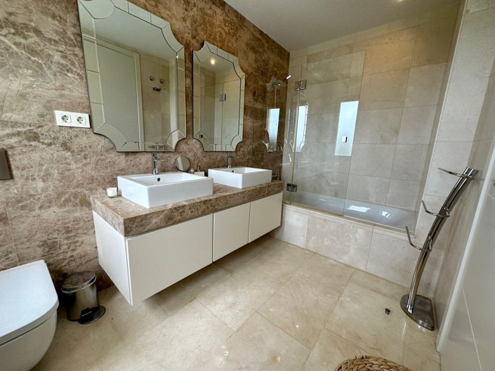 Image No.38-5 Bed Villa for sale