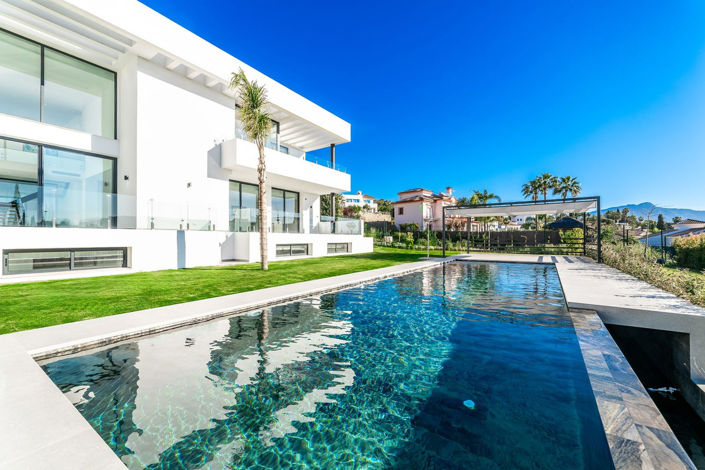 Image No.1-6 Bed Villa for sale