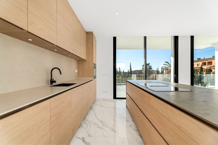 Image No.9-6 Bed Villa for sale