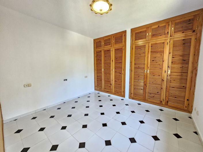 Image No.14-3 Bed Townhouse for sale