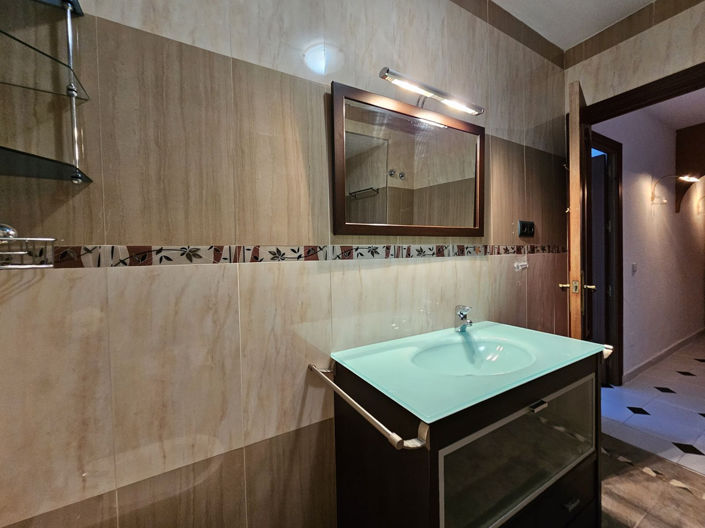 Image No.20-3 Bed Townhouse for sale