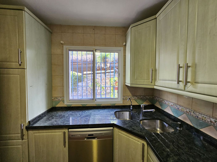 Image No.28-3 Bed Townhouse for sale