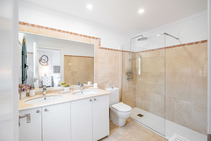 Image No.11-3 Bed Townhouse for sale