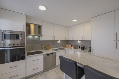 12-53013098fcab6c38b1379cd33298e050