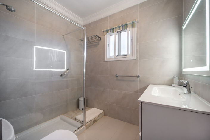 Image No.12-2 Bed Villa for sale