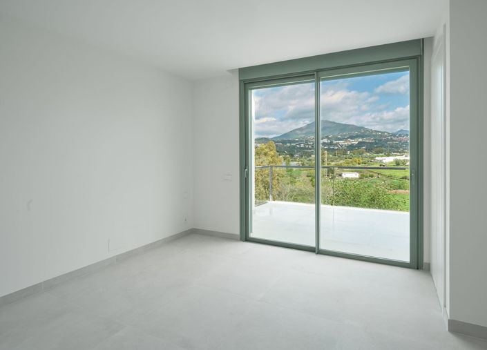 Image No.10-4 Bed Townhouse for sale