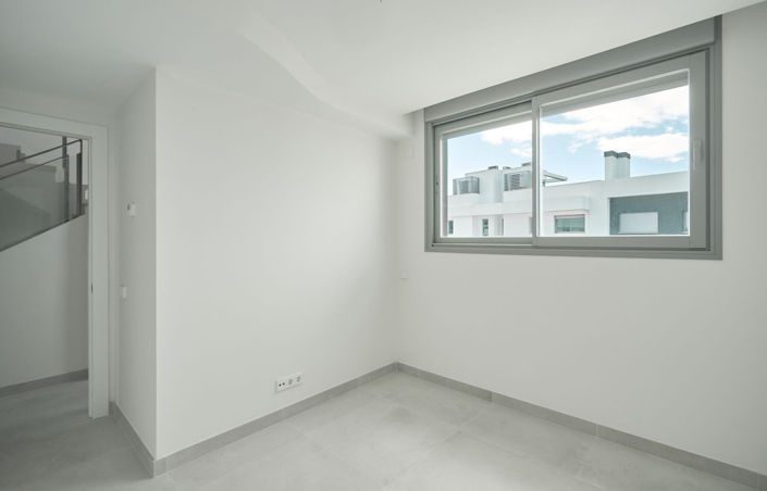 Image No.14-4 Bed Townhouse for sale