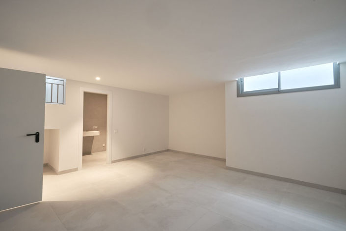 Image No.20-4 Bed Townhouse for sale