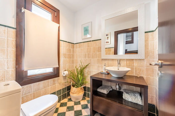 Image No.14-4 Bed Townhouse for sale