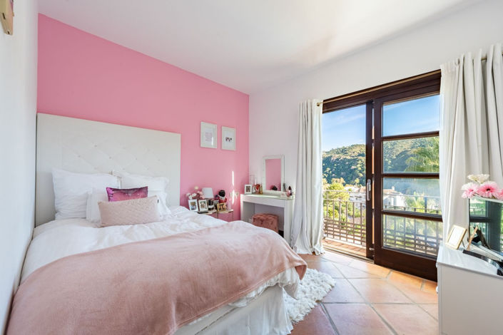 Image No.17-4 Bed Townhouse for sale