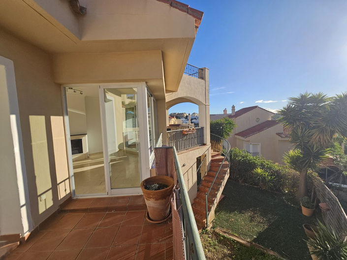 Image No.30-3 Bed Townhouse for sale