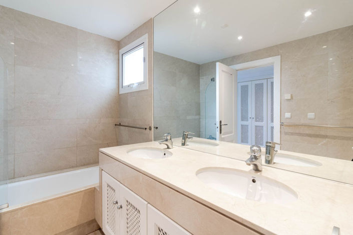 Image No.13-3 Bed Apartment for sale