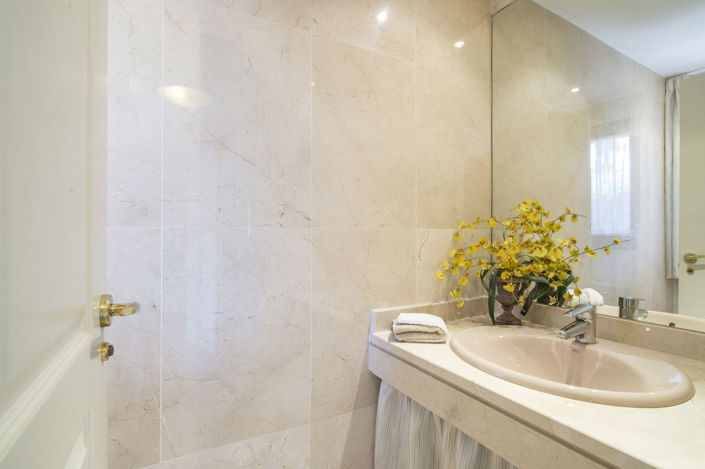 Image No.45-2 Bed Townhouse for sale