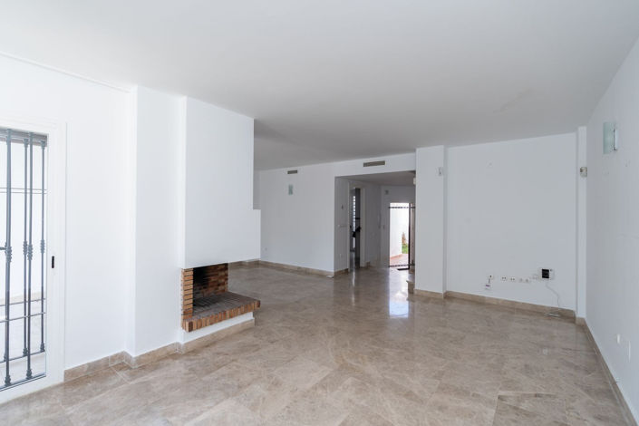 Image No.10-3 Bed Townhouse for sale