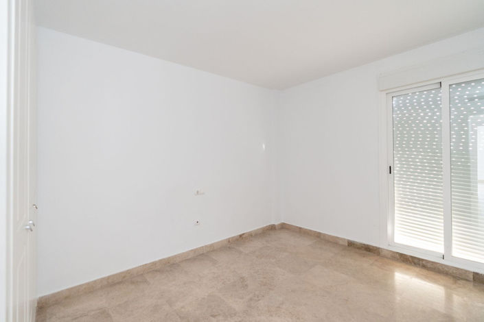 Image No.14-3 Bed Townhouse for sale