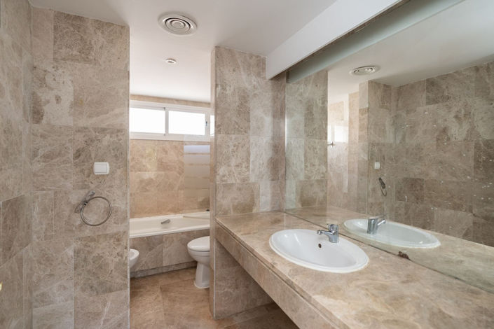 Image No.16-3 Bed Townhouse for sale