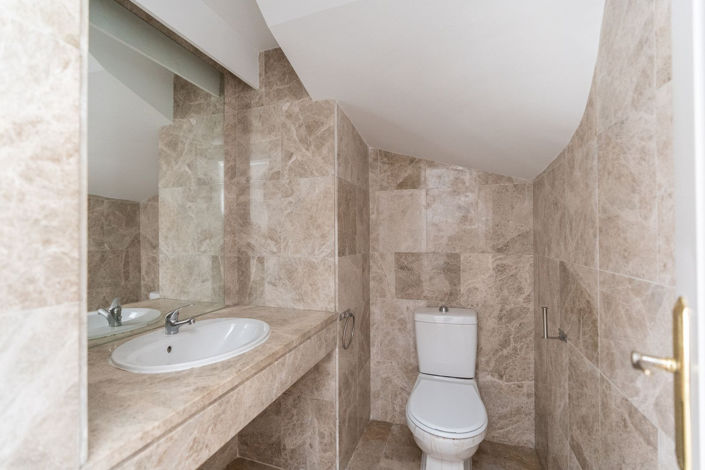 Image No.2-3 Bed Townhouse for sale