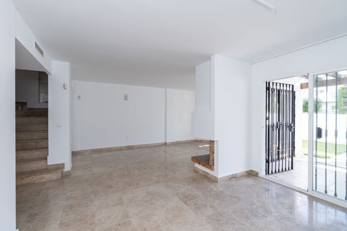 Image No.8-3 Bed Townhouse for sale