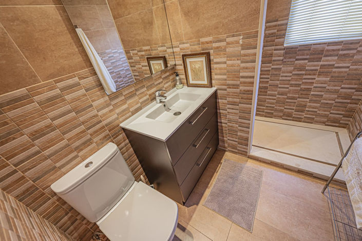 Image No.30-Villa de 4 chambres à vendre à Malaga